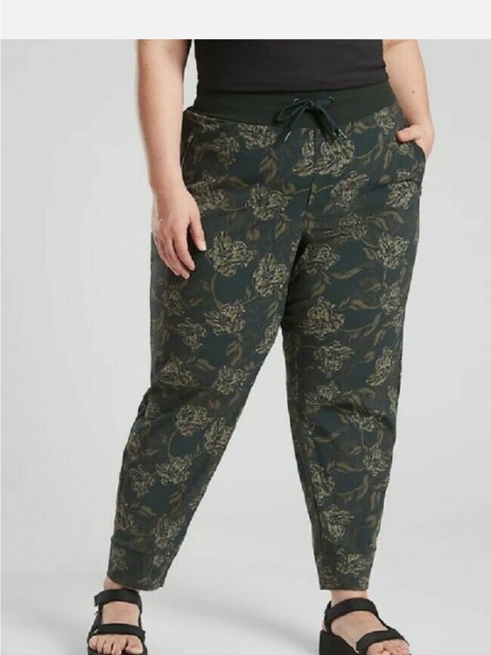 Athleta  Trekkie North  Printed Olive Green Floral Drawstring Joggers NWOT!